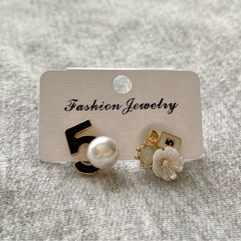 Camellia Flower Earrings - OS, Cream/Black
